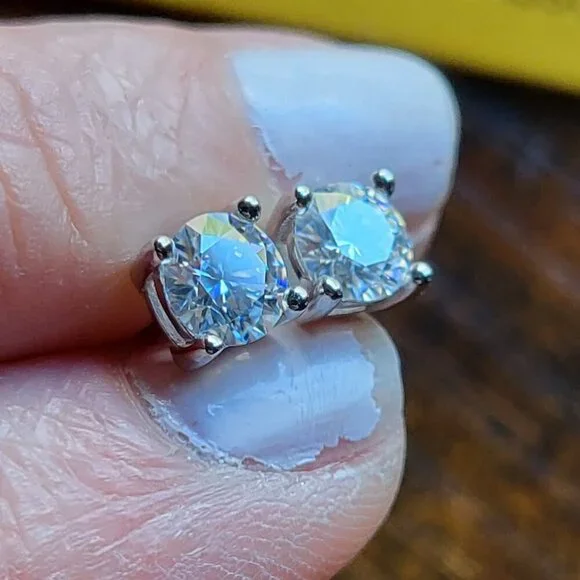 1 CARAT TOTAL WEIGHT CERTIFIED MOISSANITE EARRINGS NWT - Picture 3 of 8